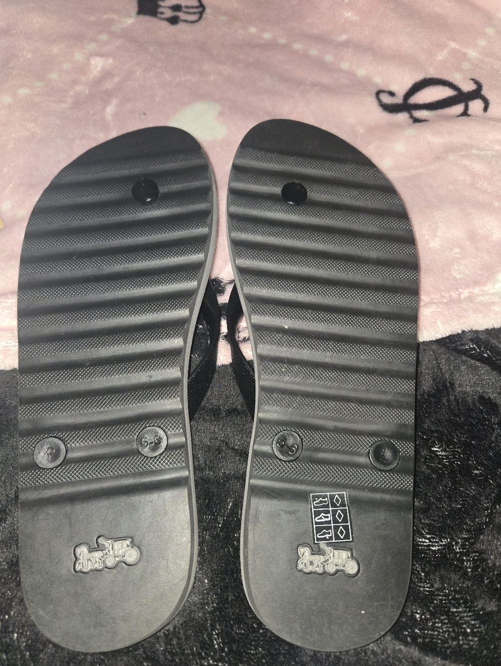 NWT..Coach Black Signature Print Flip Flop Sandals Size 5/6 - Picture 4 of 8